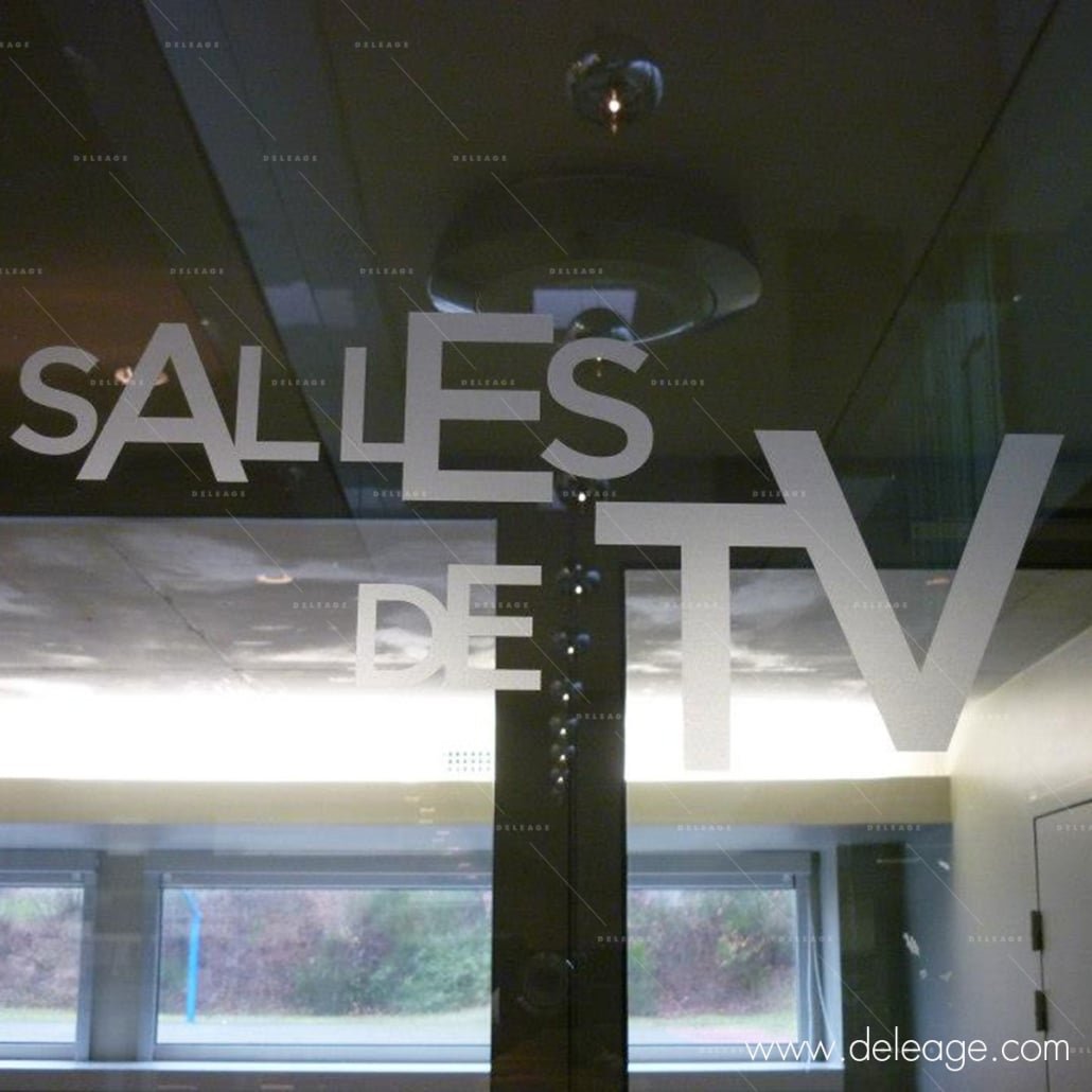 lettrage-sablé-sur-vitre