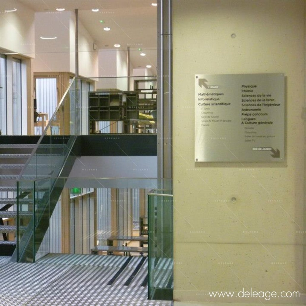 panneau-d'orientation-aluminium-brosse