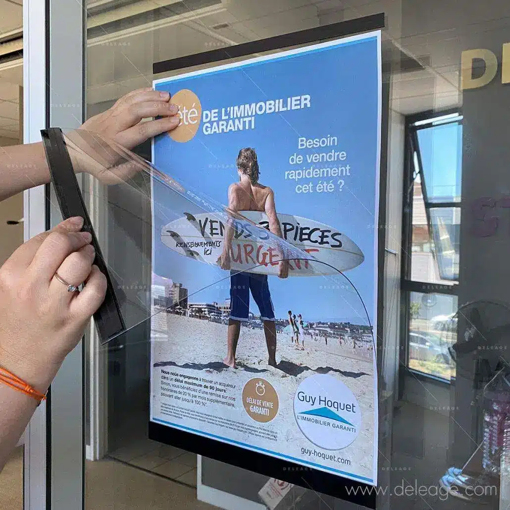 porte-visuel-de-vitrine-luxe