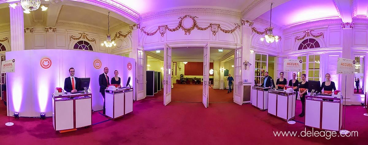 potelet-hotesse-d'accueil