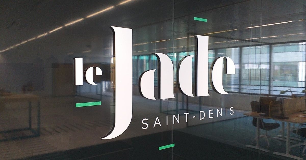 Signalétique-lettrage-en-relief