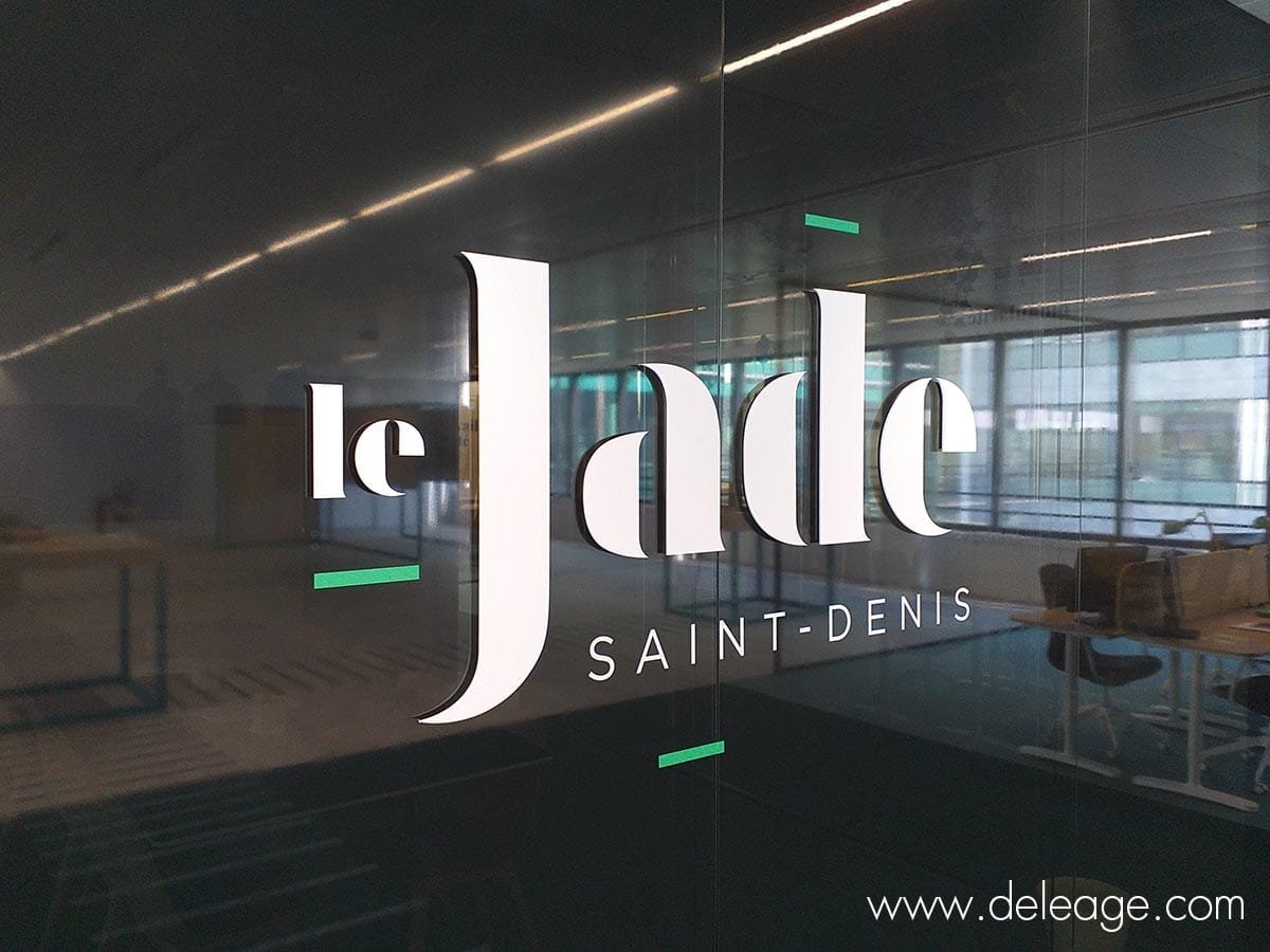 Signalétique-lettrage-en-relief