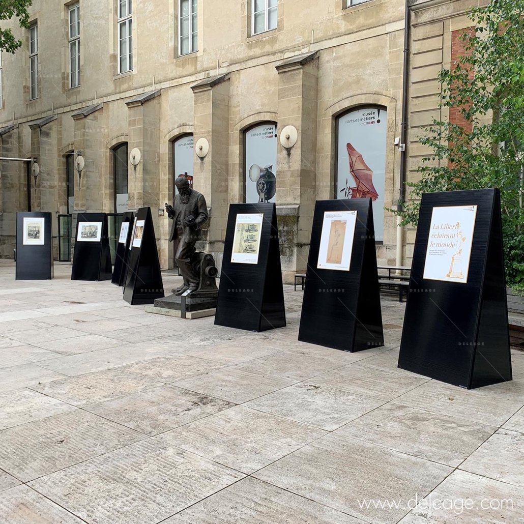 exposition-d'affiche-exterieure-