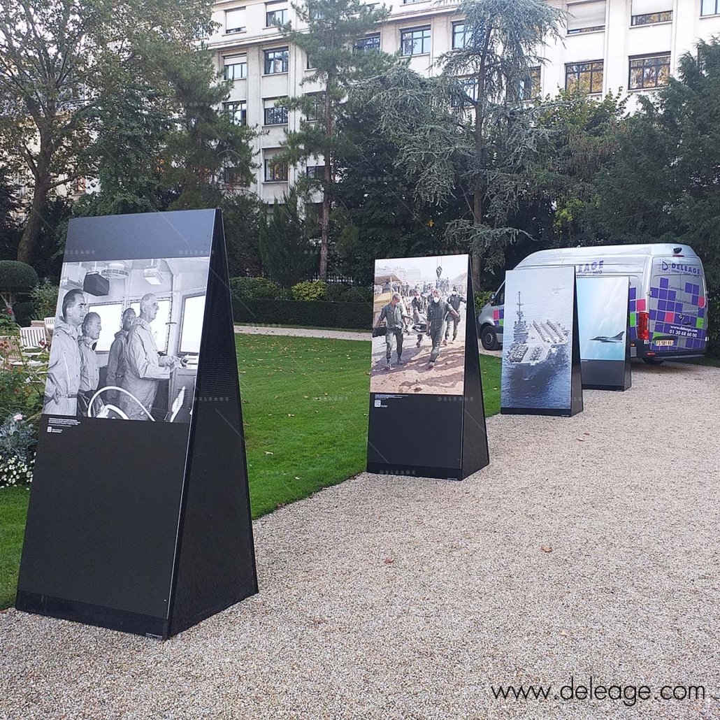 exposition-exterieur- totem-pyramide-3