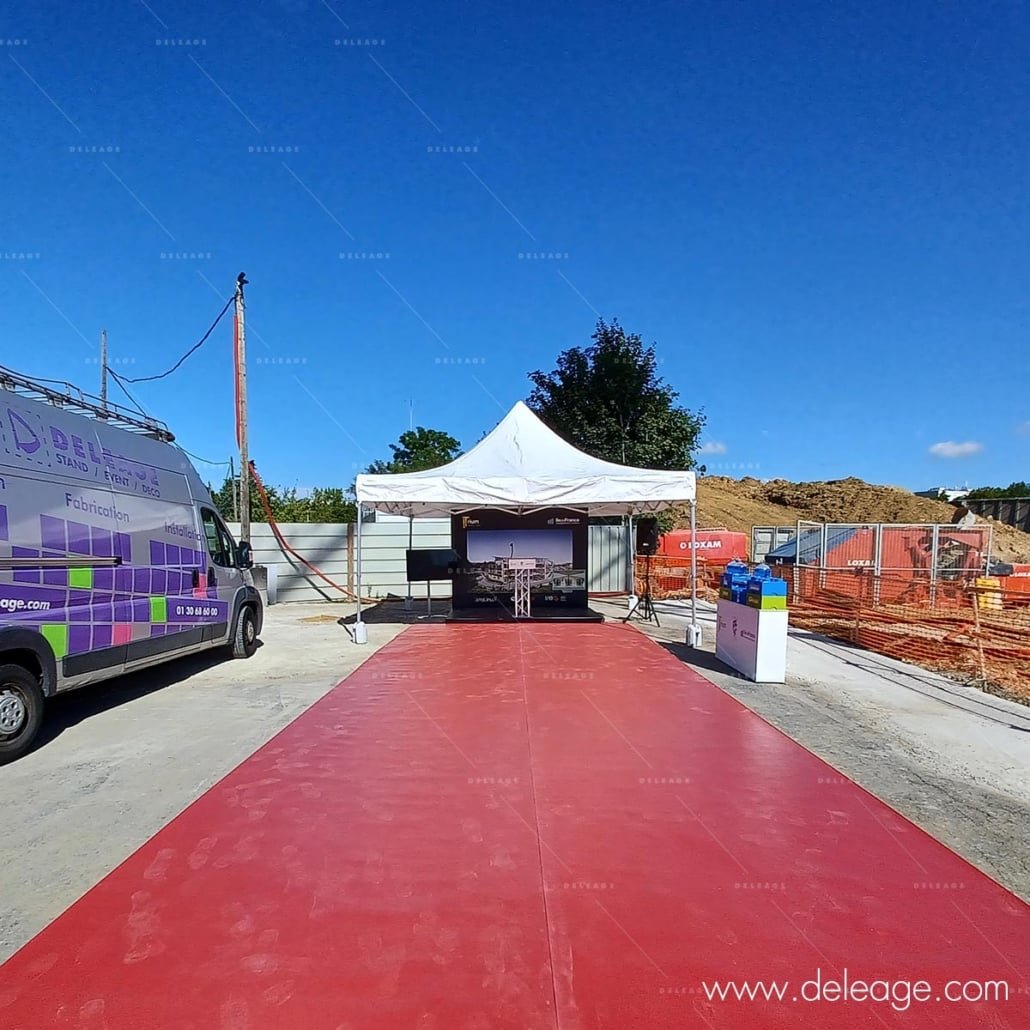 tente-avec-structure-autoportante-et-pvc-1