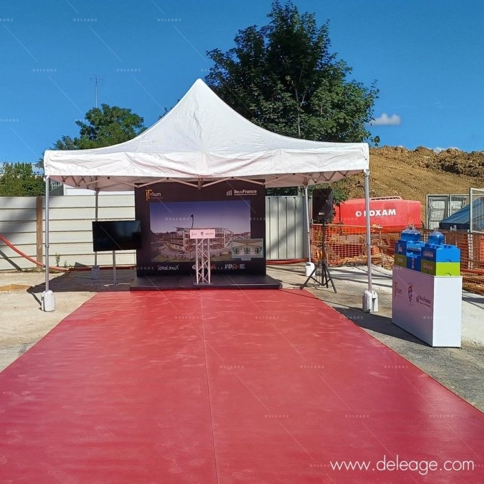 tente-avec-structure-autoportante-et-pvc-2