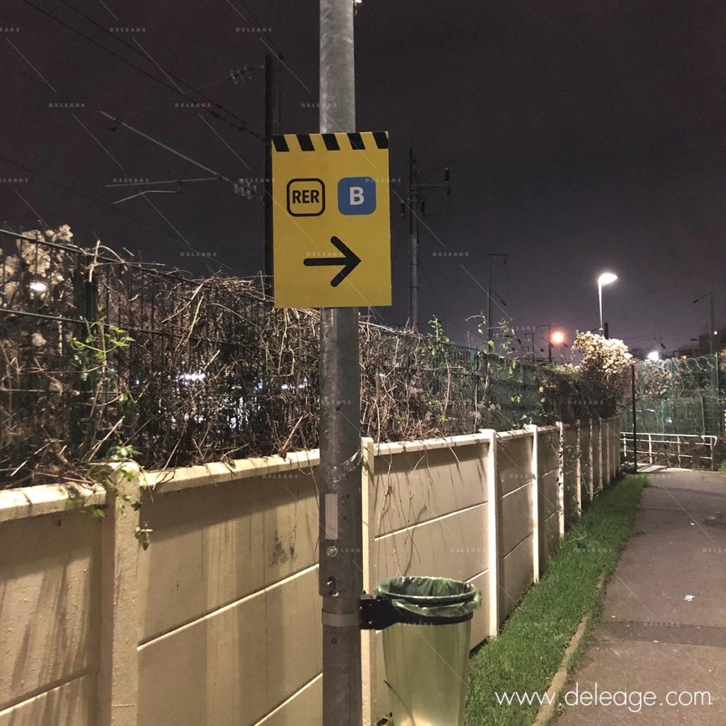 panneau-sur-lampadaire