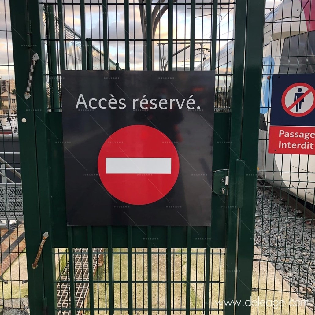 signaletique-panneau-dibond-antigrafitti-2