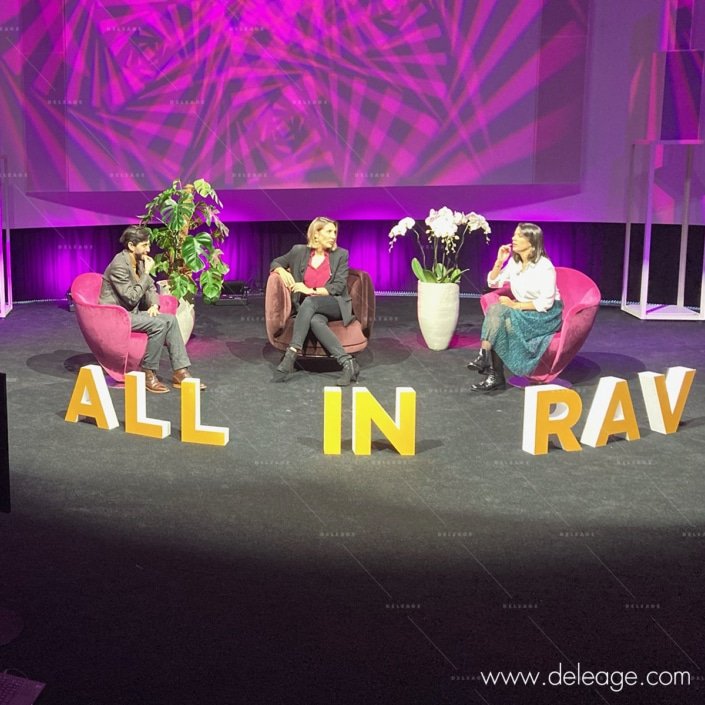 lettre-en-polystyrène-sur-scène