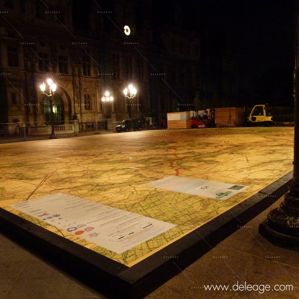 pose-carte-sol-sur-praticable