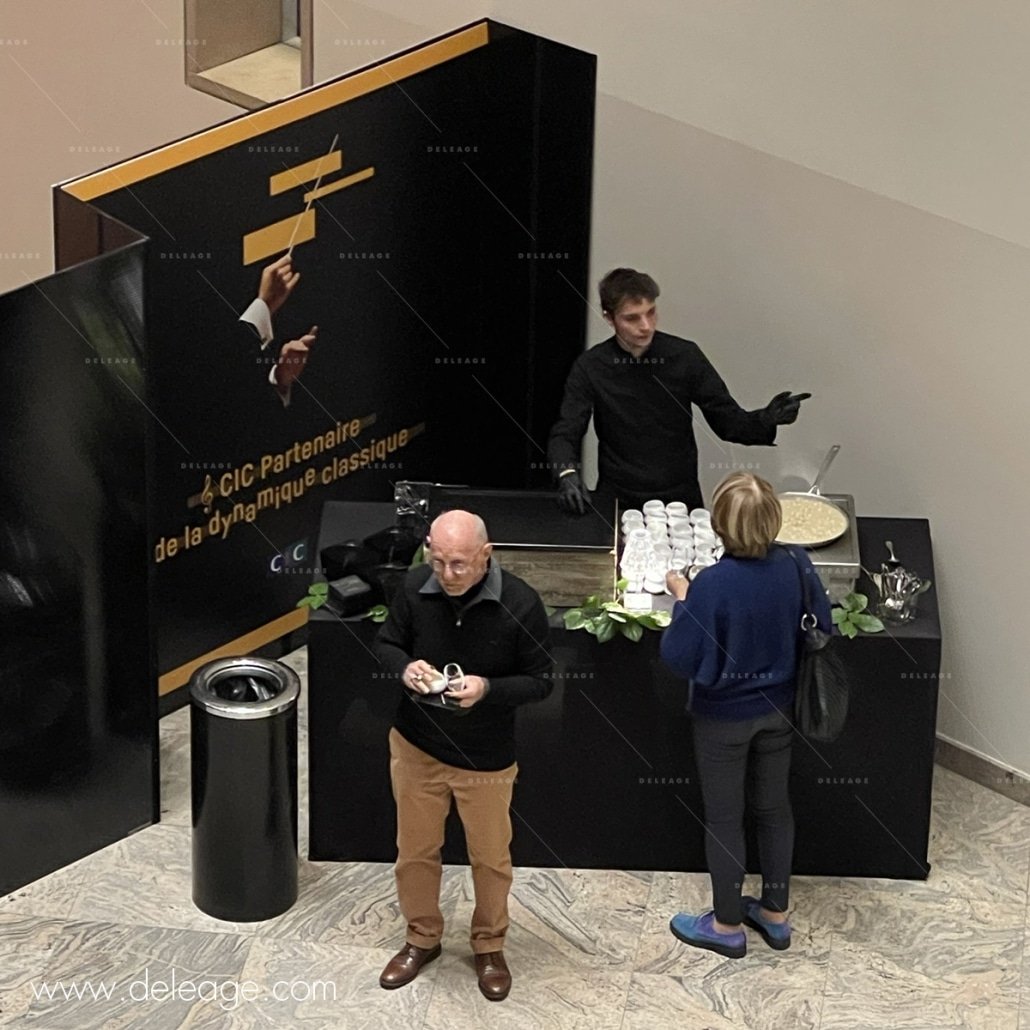 coin-accueil-avec-cloison-imprimée