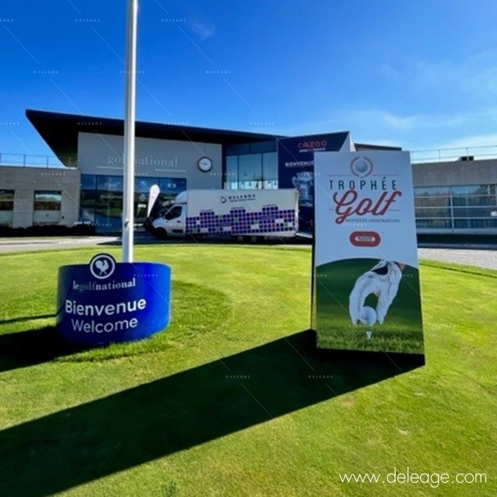 totem-extérieur-sur-golf