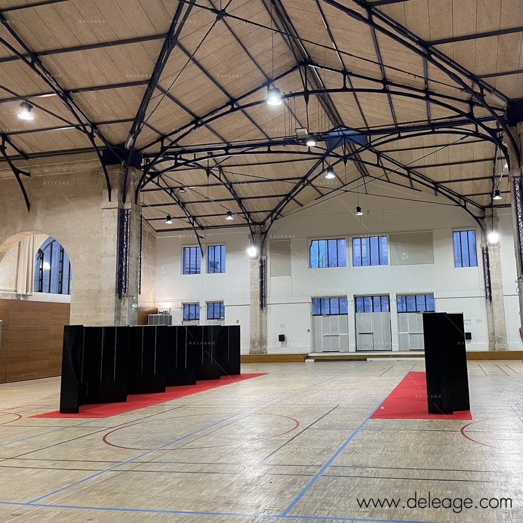 panneaux-exposition-zig-zag-en-montage