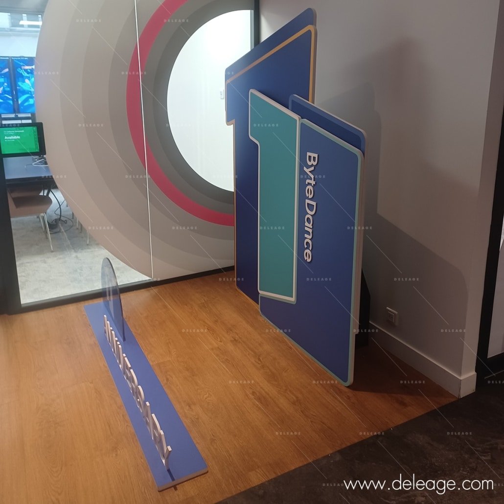 fond-de-scene-et-logo-3D