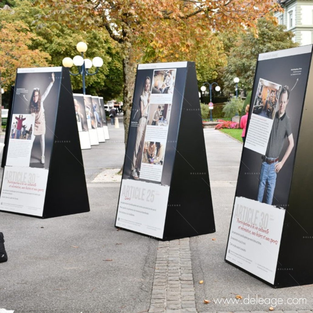 totems-de-rue-expo-itinerante-zigzag