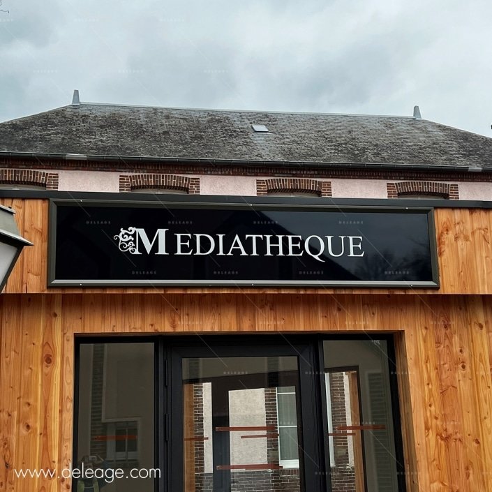 Panneau-enseigne-dibond-noir