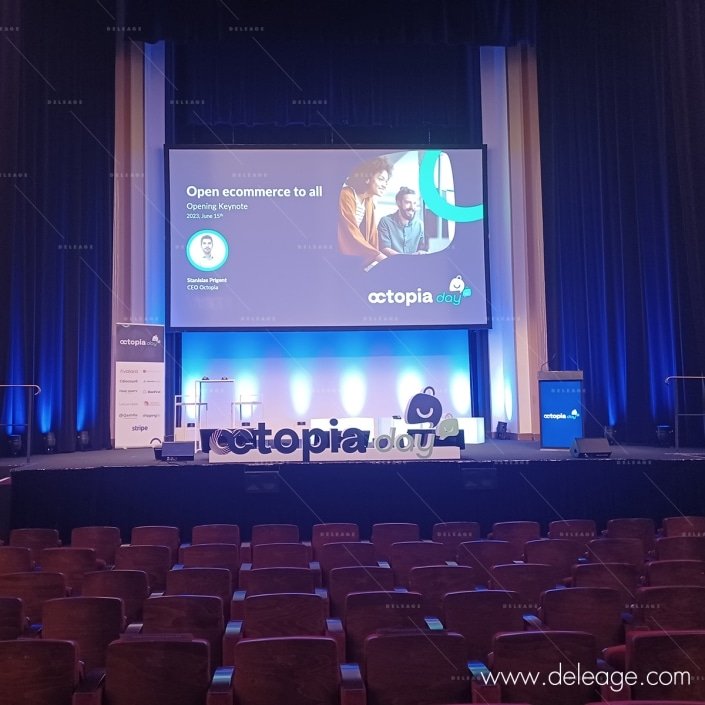 logo-en-volume-sur-estrade