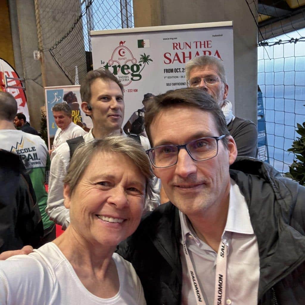 STAND-AVEC-LE DIRECTEUR-DE-eco-trail-Hervé -Pardailhé--Galabrun