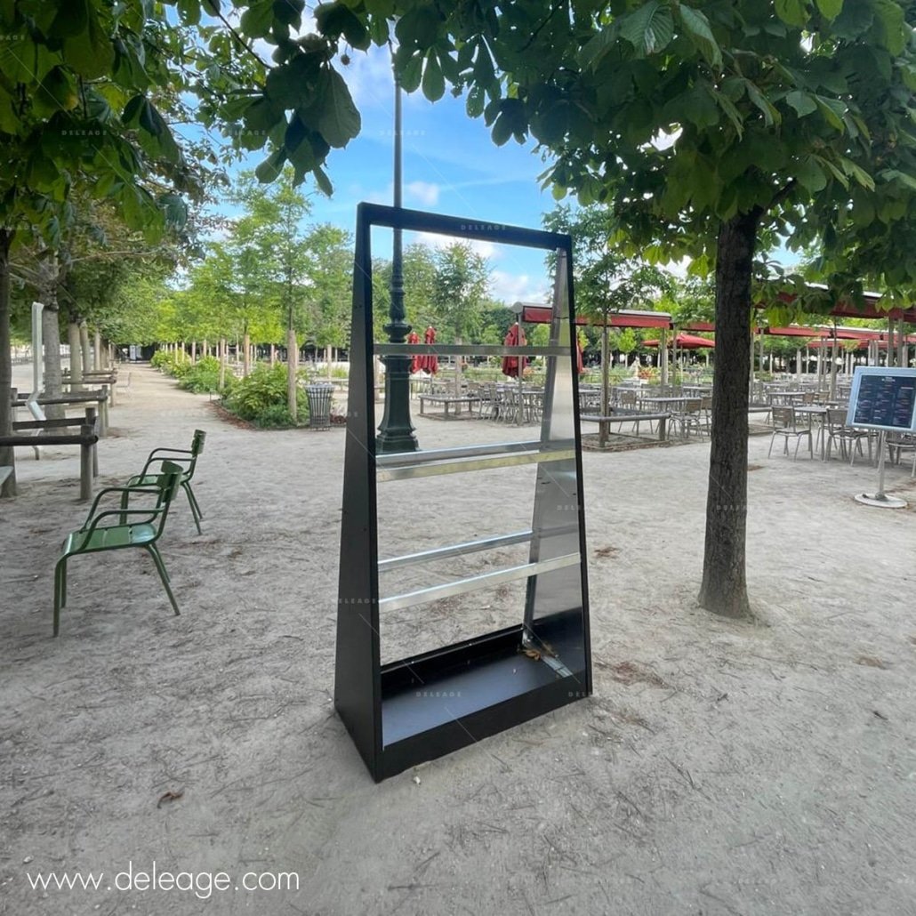 totem-pyramide-nu-sans-face-