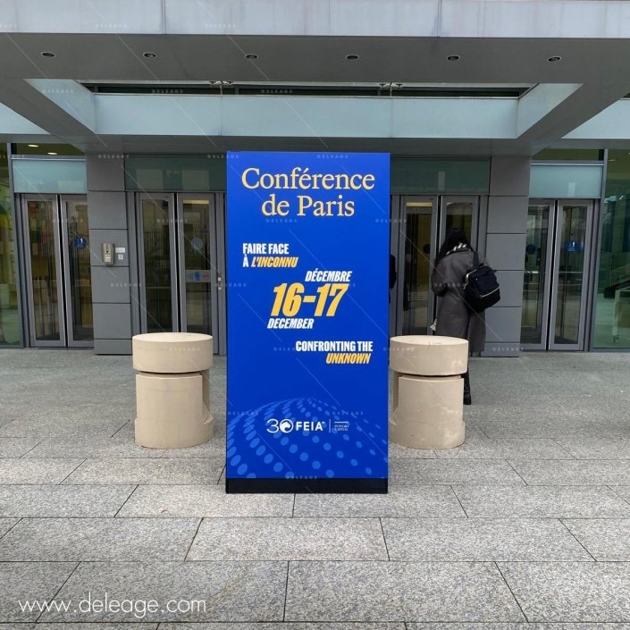 totem-d’affichage-eventementiel-exterieur