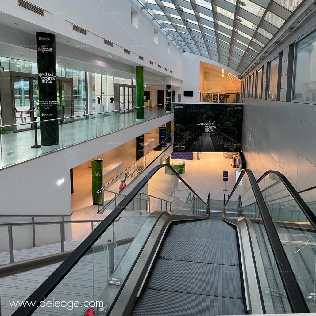 decoration-pilier-kakemono-escalator