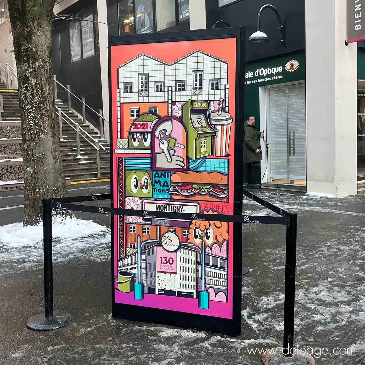 structure-exposition-exterieure-tripode-aluminium Détail d'un panneau d'exposition en aluminium composite Dibond avec impression UV.