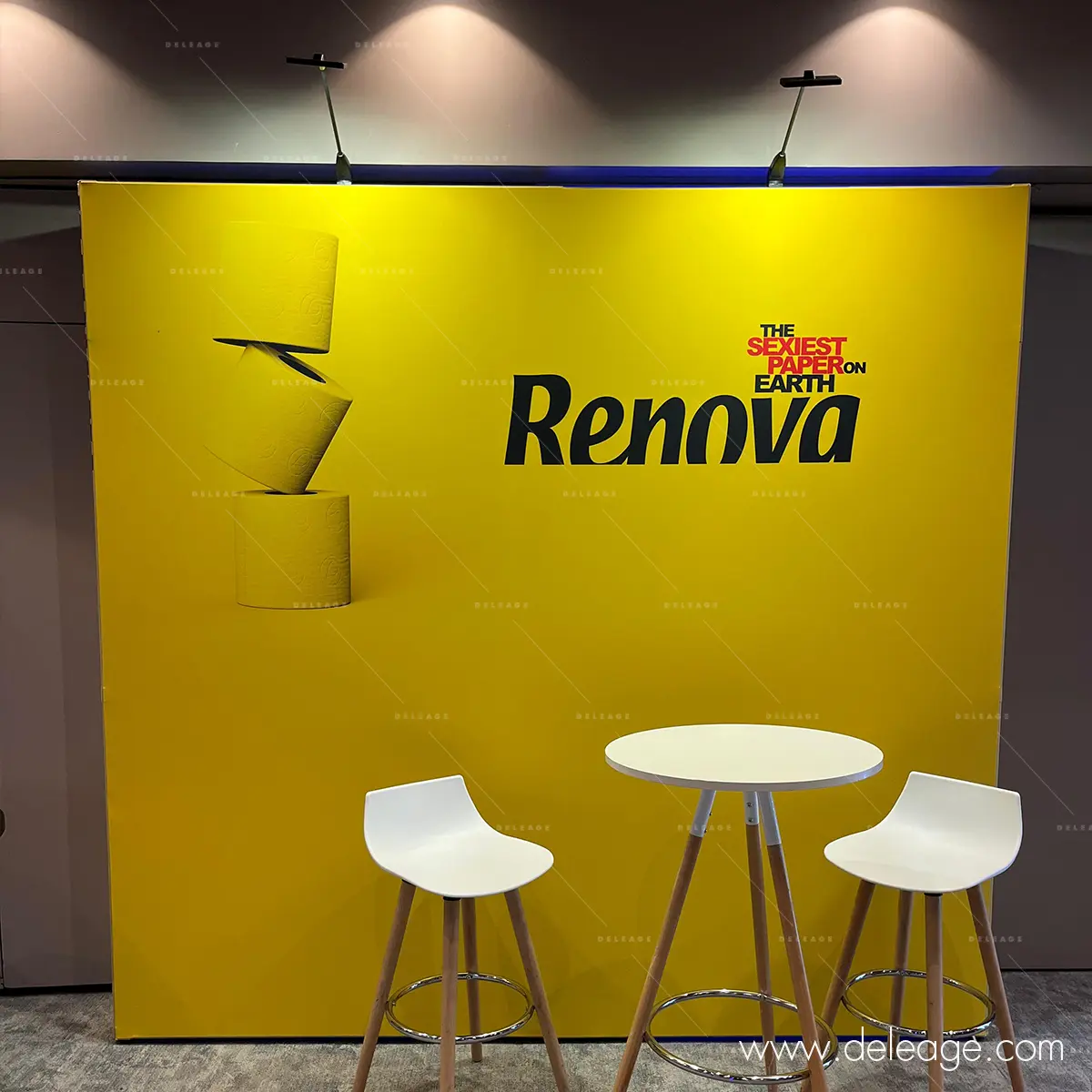 2-amenagement-corners-exhibition-newcap Corner d'exposition pour la marque RENOVA réalisé sur une structure T3 avec habillage tissu.