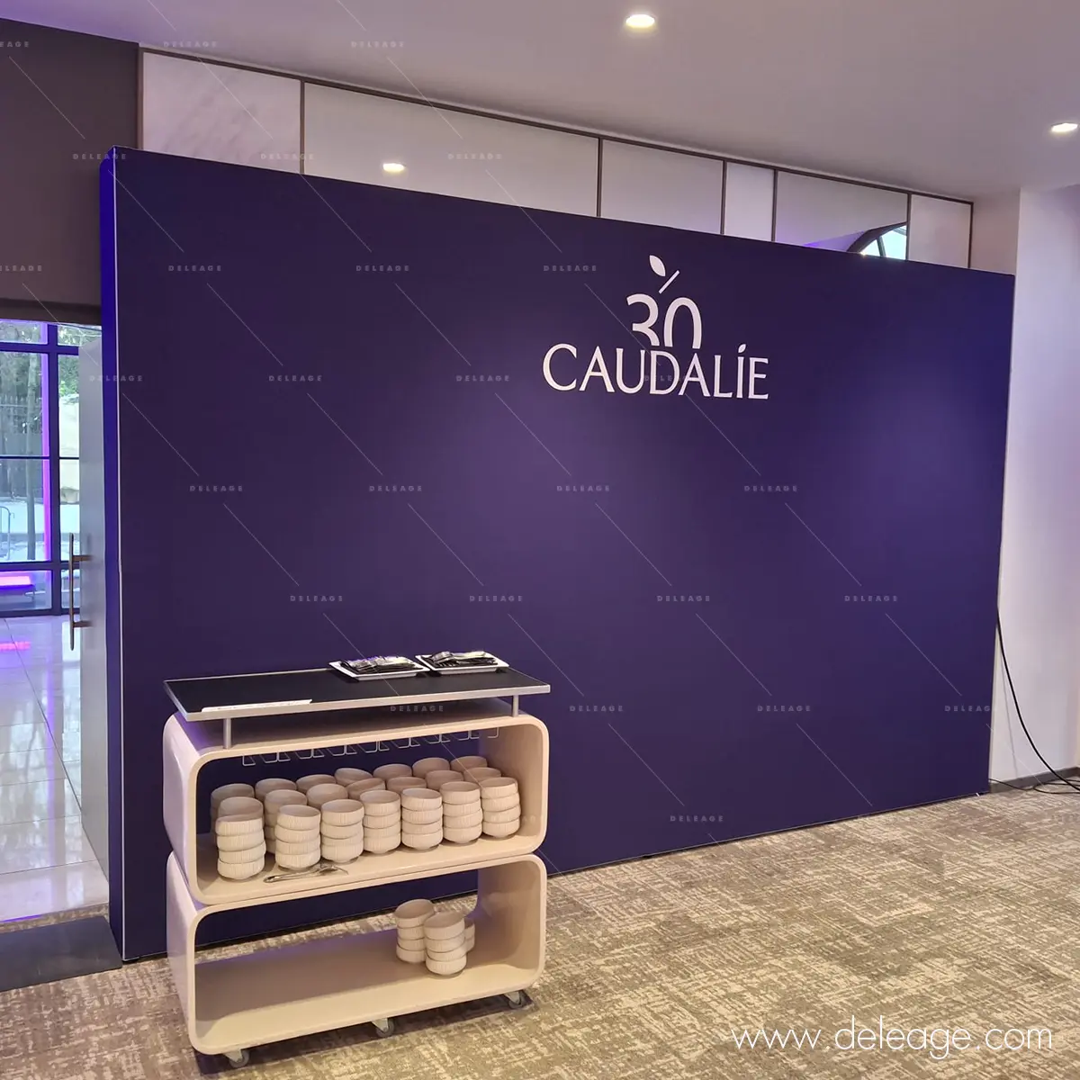 4-photocall-tissu-t3-anniversaire-caudalie Photocall en tissu tendu sur structure T3 pour les 30 ans de Caudalie.