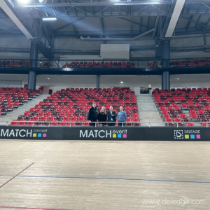 Vélodrome National Saint-Quentin-en-Yvelines – partenariat Deleage MATCHevent MATCHconcept, équipe sur piste