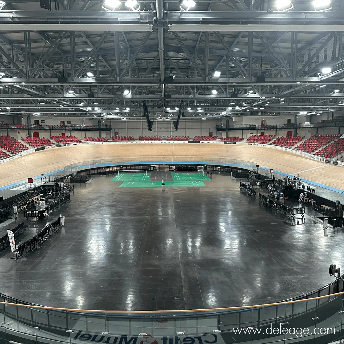 2-velodrome-national-saint-quentin-en-yvelines-vue-ensemble-piste Vélodrome National Saint-Quentin-en-Yvelines – vue d'ensemble piste et infrastructure événementielle