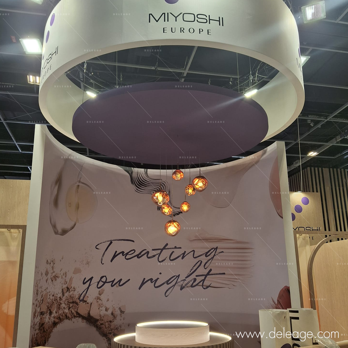 stand-miyoshi-europe-in-cosmetics-2026-totem-suspendu-mur-imprime